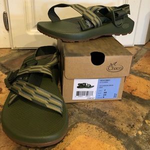 Men’s Chacos size 7
